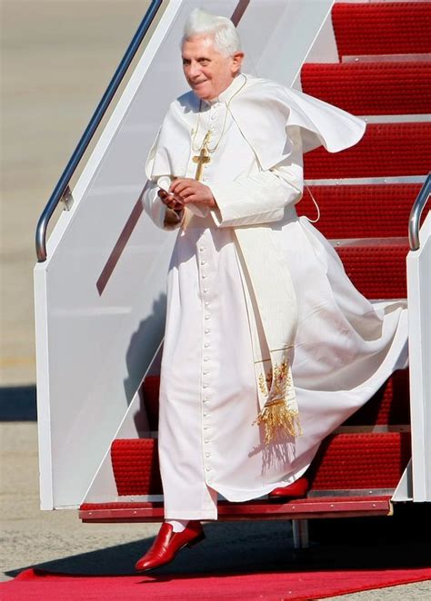 papal shoes|why is pope wearing red shoes.